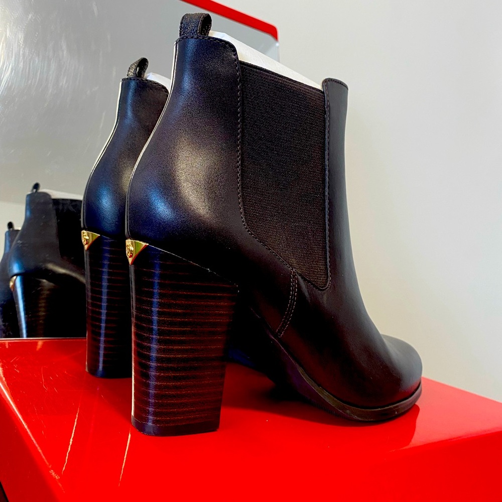 SOLD! BRAND NEW MICHAEL KORS Boots 7.5 US Water and stain repellent DONE